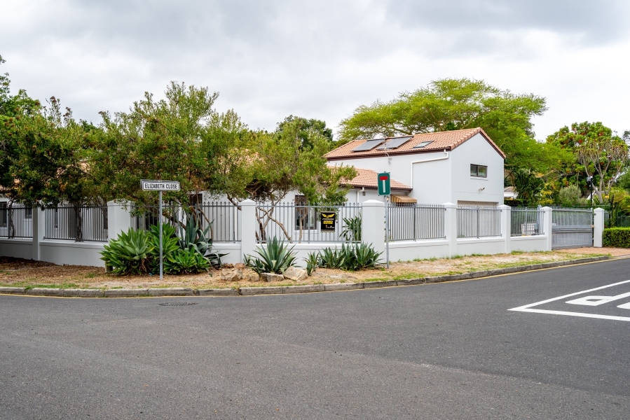 4 Bedroom Property for Sale in Dennendal Western Cape